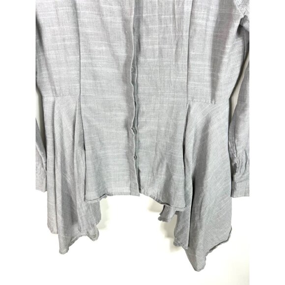 Liquid by‎ sioni gray button up top - Picture 3 of 7